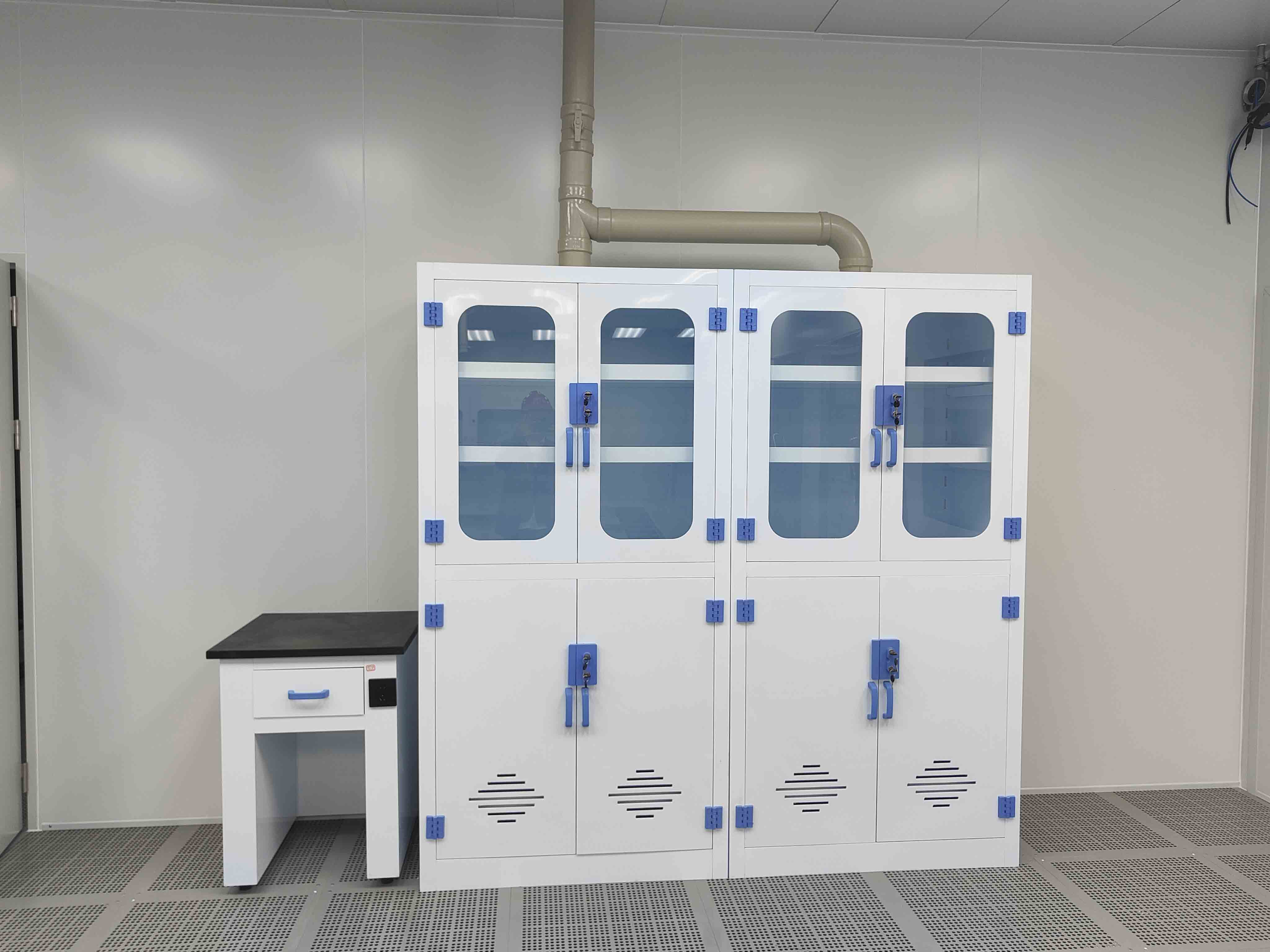 Bonnes pratiques pour organiser une armoire chimique de laboratoire en toute conformité et sécurité